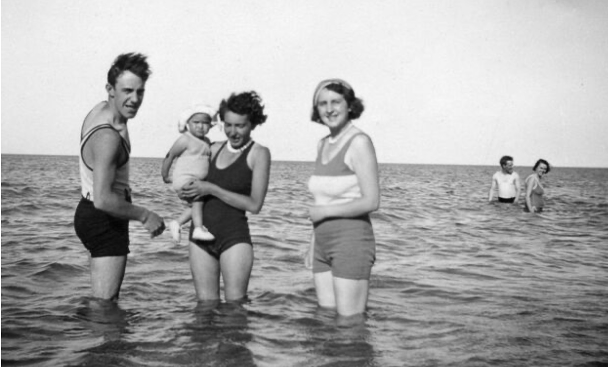 ALLER À LA PLAGE (EN FRANCE DE 1800 À AUJOURD'HUI) Plage 1936