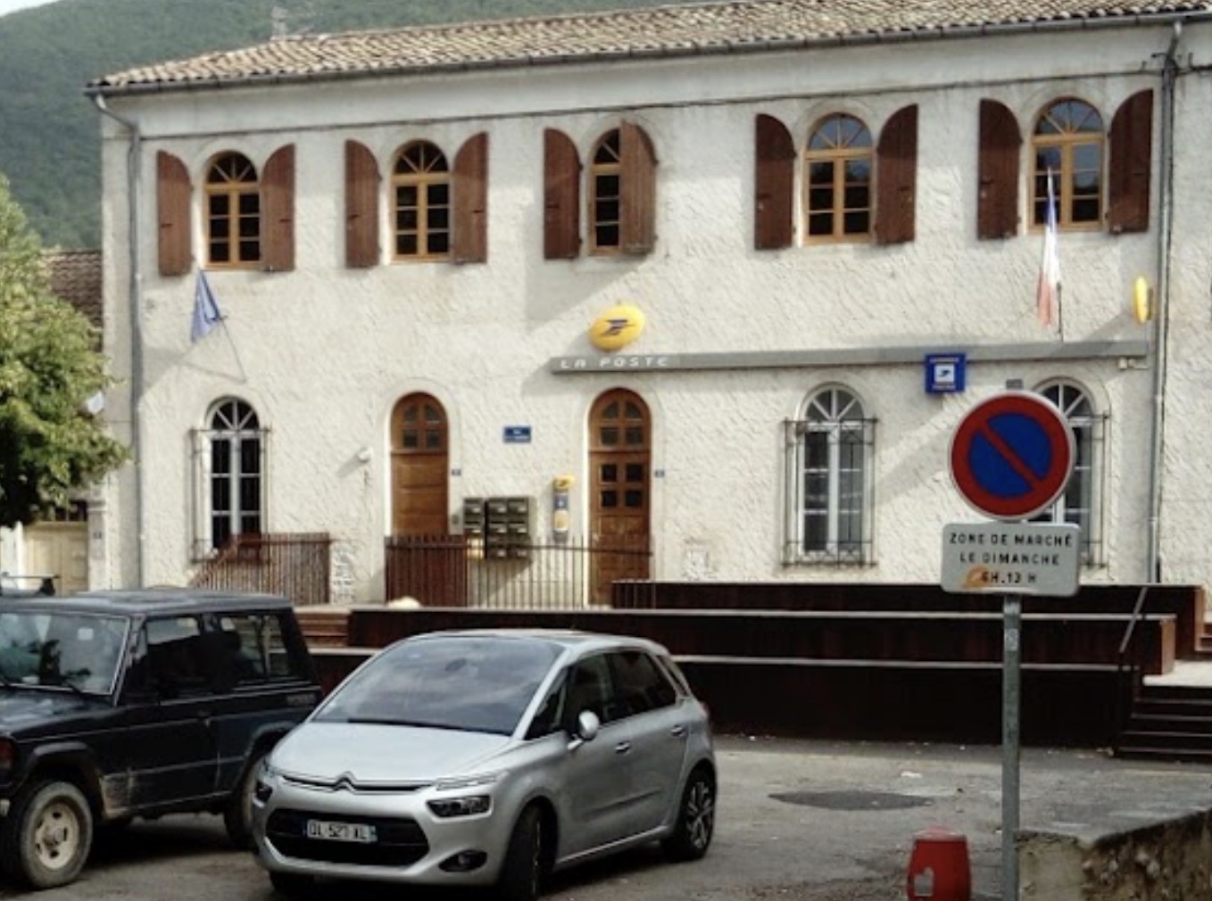 Place_de_la_Poste_Saillans